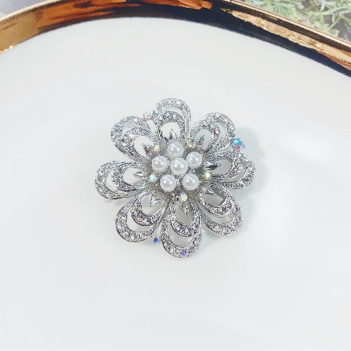 Women Brooch Design 08