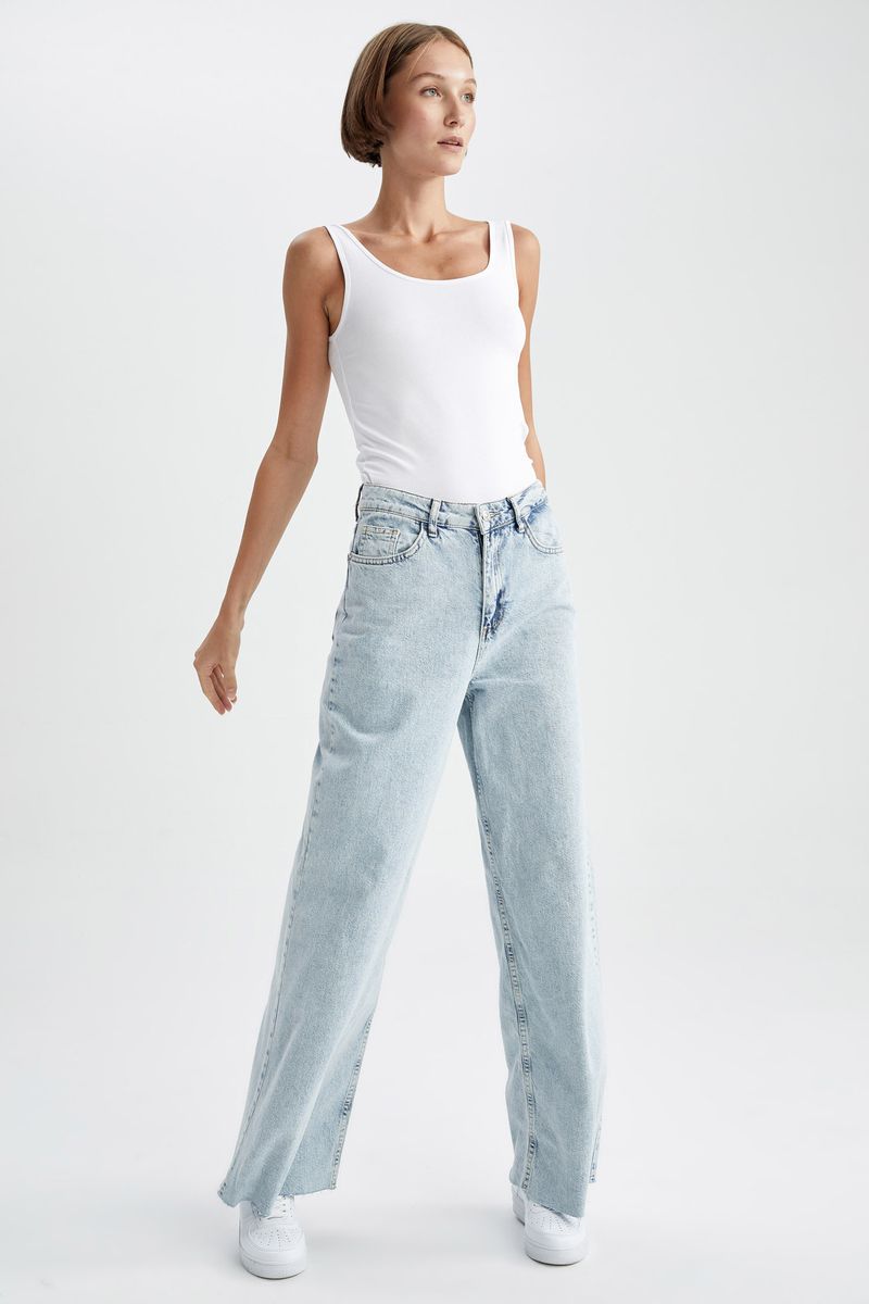 Woman Slim Fit Crew Neck Knitted Athlete - White