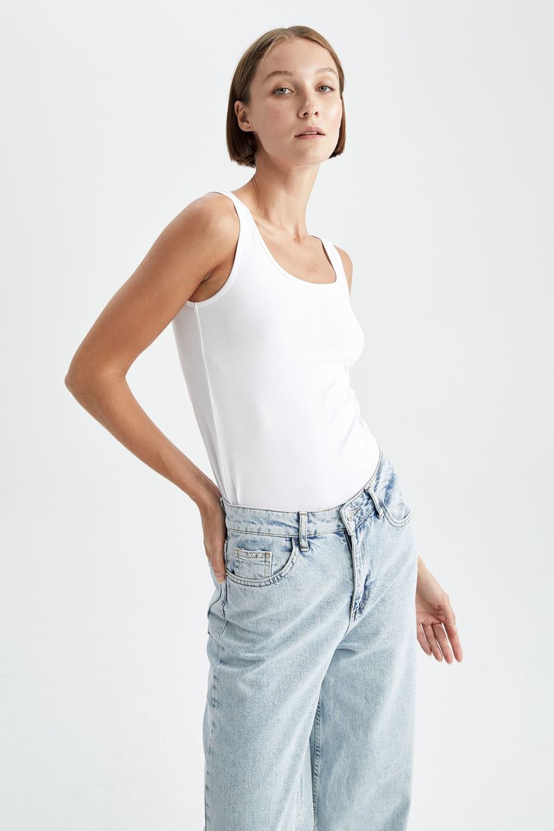 Woman Slim Fit Crew Neck Knitted Athlete - White