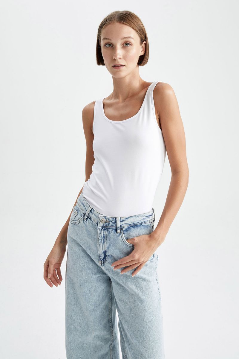 Woman Slim Fit Crew Neck Knitted Athlete - White