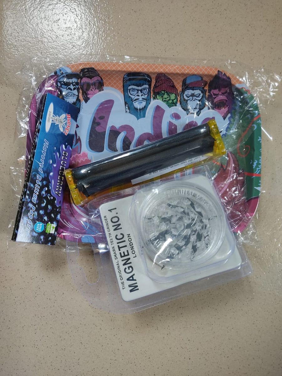 Blunt Roller, Grinder Rolling Paper + Raw Tray