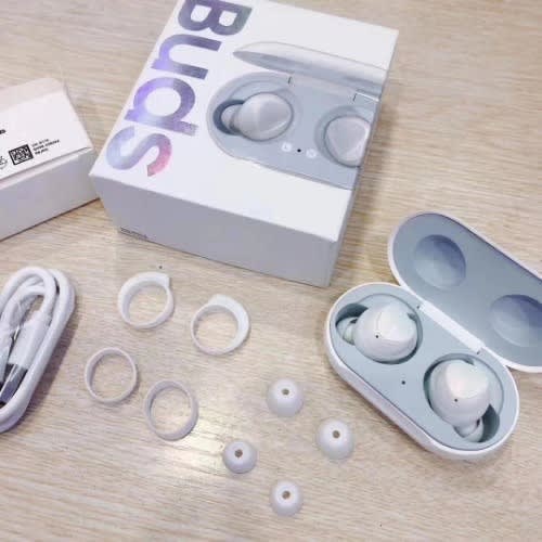 Akg Earbuds Bluetooth Wireless Earphones With Rechargeable Case - White