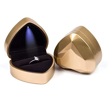 Curvy Love Led Engagement Ring Case - Gold