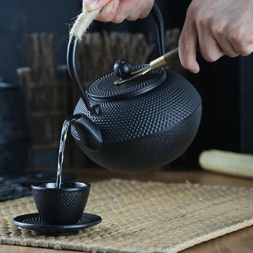 Japanese Iron Tea Pot With Stainless Steel Infuser Cast Iron Teapot Tea Kettle For Boiling Water Oolong Tea 600ML