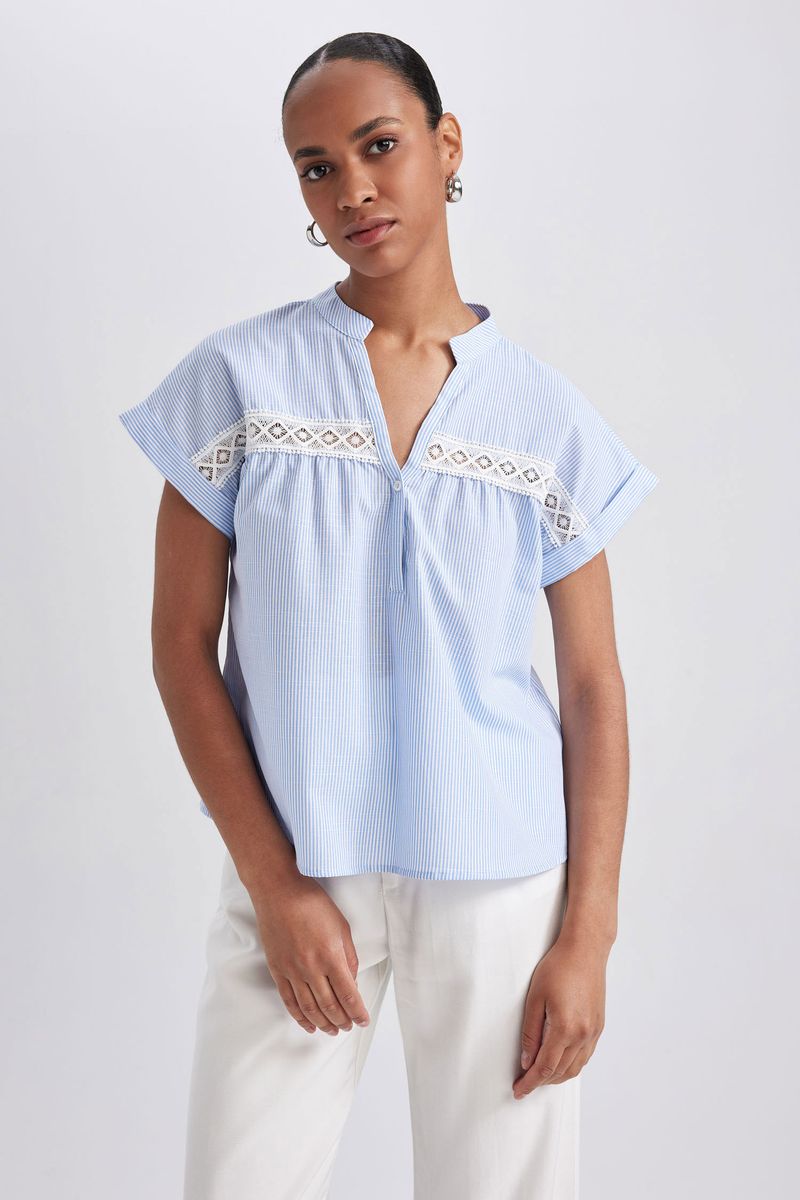 Woman Casual Cropped Fit C Neck Woven Short Sleeve Blouse - Blue