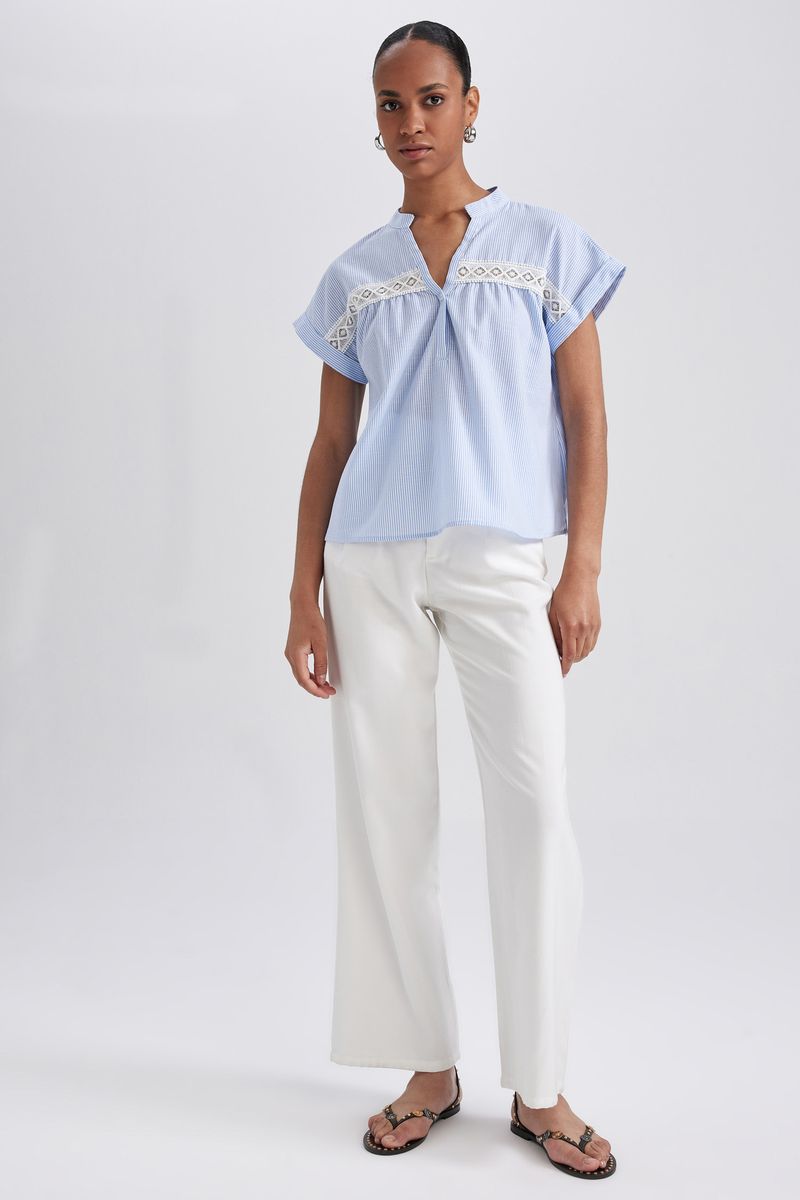 Woman Casual Cropped Fit C Neck Woven Short Sleeve Blouse - Blue