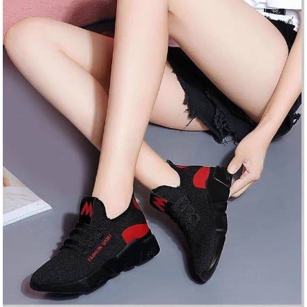 Women Lightweight Sports Sneakers - Black And Red