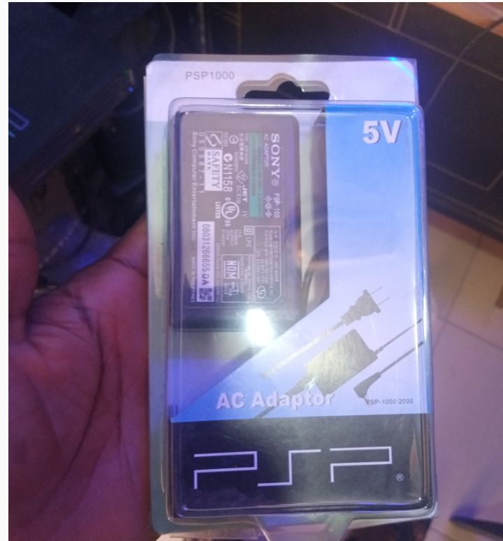 PSP AC ADAPTER (CHARGER) 5.0 Volts