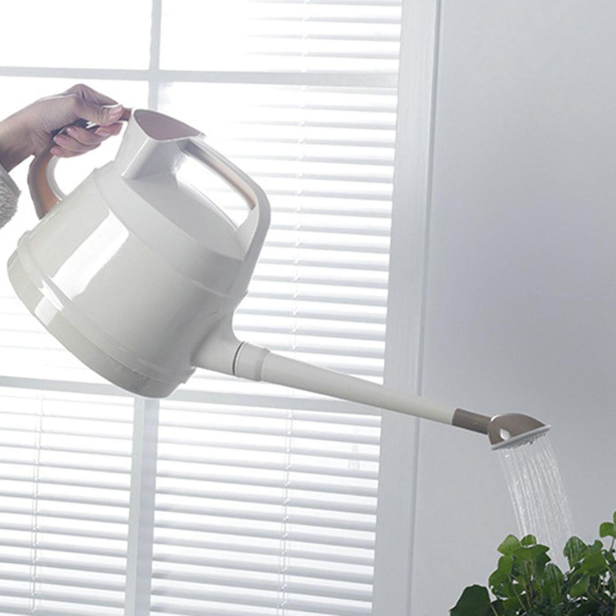 Control Water Flow with Long Spout Watering 4.5l Ergonomic Sprinkle Beige