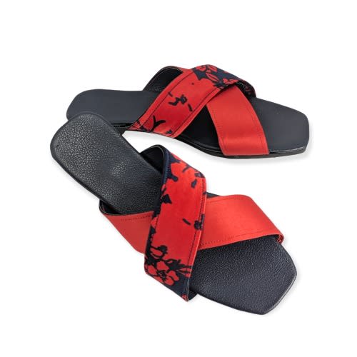 Women Mix Color Navy Blue And Red Flowery Slip-on