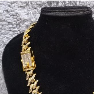 Iced Out Cuban Link Choker - Gold