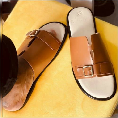 Men's Buckle Slippers - Brown