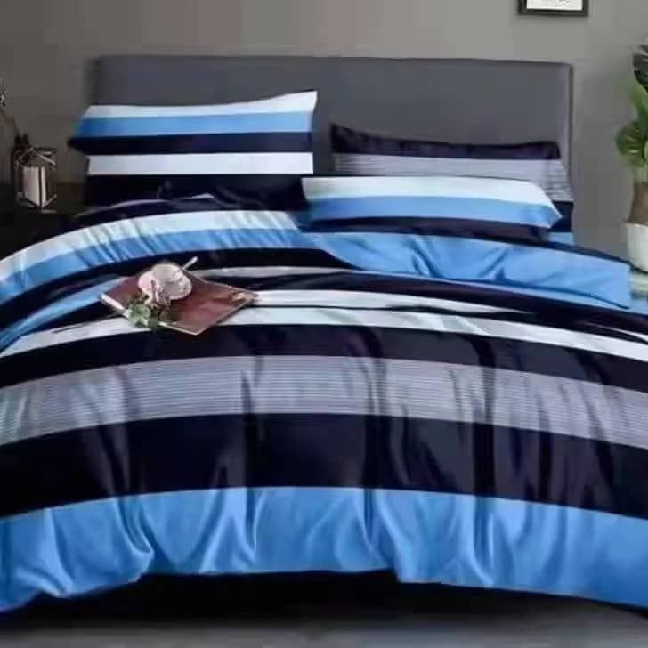 Bedsheet And 4 Pillow Cases Blue And White And Black  7/7