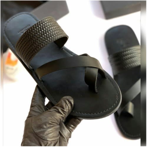 Realwon Classic Black Basket Toe Slippers