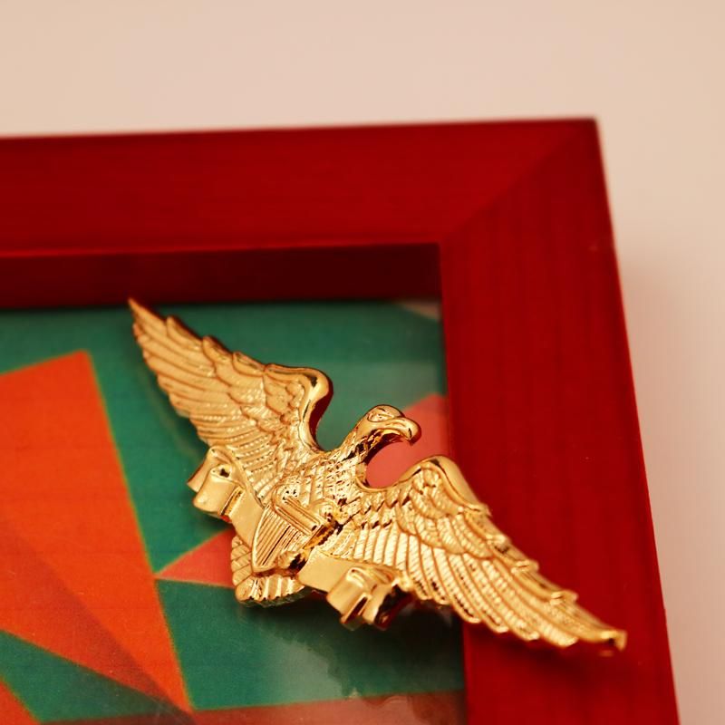 Men's Elegant Fashion  Eagle Brooch Pin Lapel Party