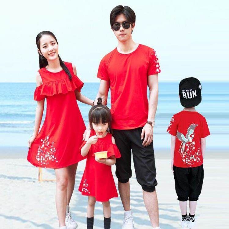 A Family Of Three Parents And Children Wear 2020 New Summ