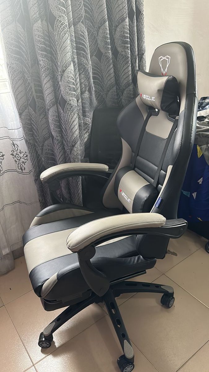 FURGLE PRO SERIES GAMING CHAIR WITH FOOTREST-grey