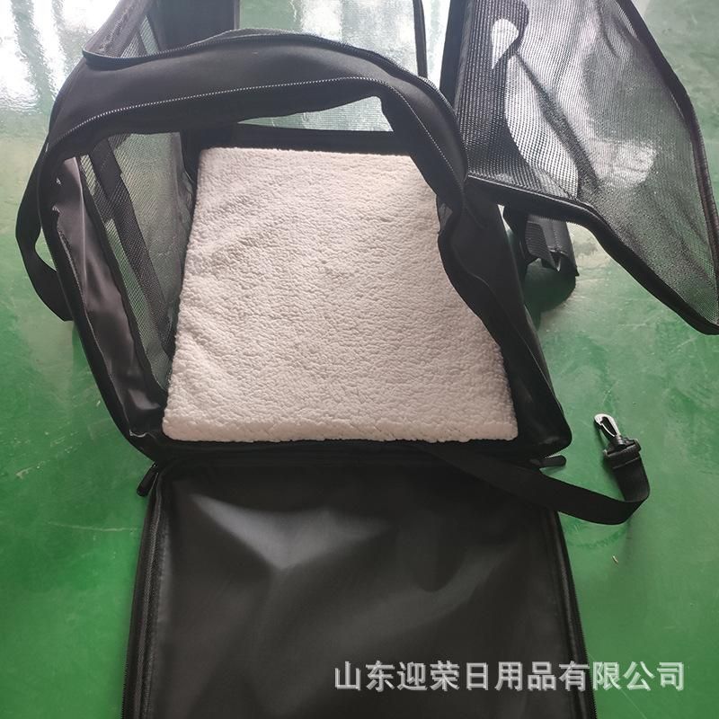 Manufacturers supply an upgraded version of the dog breathable Oxford cloth pet bag foldable portable pet out carrying bag green