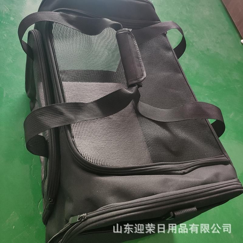 Manufacturers supply an upgraded version of the dog breathable Oxford cloth pet bag foldable portable pet out carrying bag green