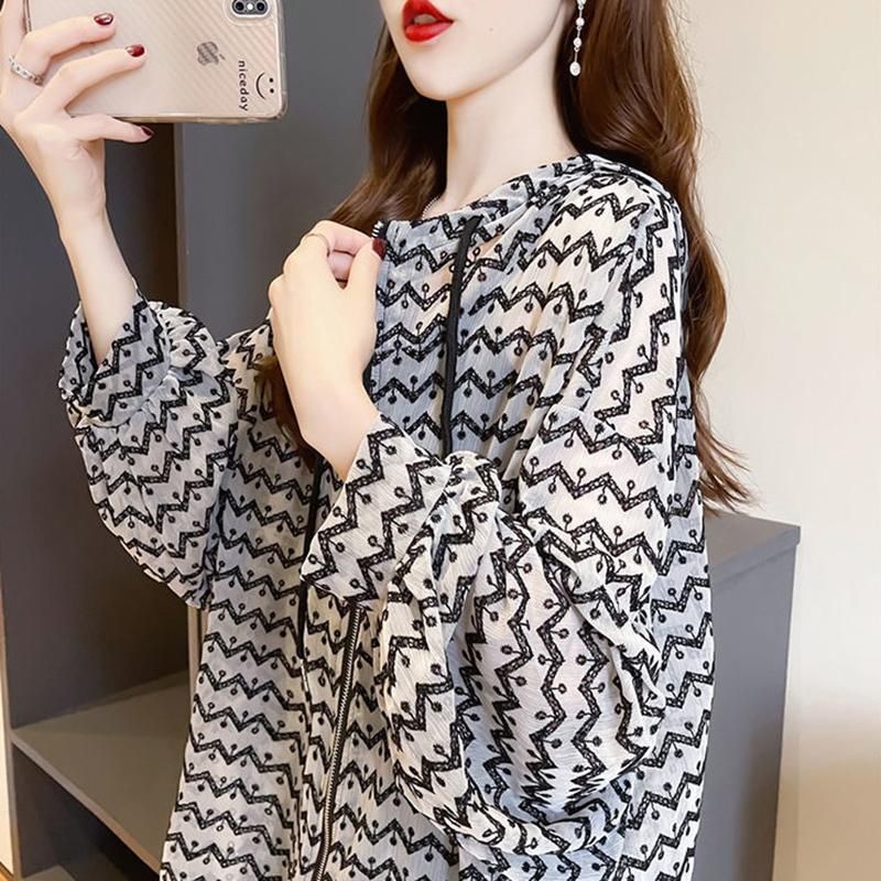Fashion Women Sun Protection Clothing 2022 New Hooded Ice Silk  Summer Thin Breathable Striped Sunscreen Loose Casual Jacket
