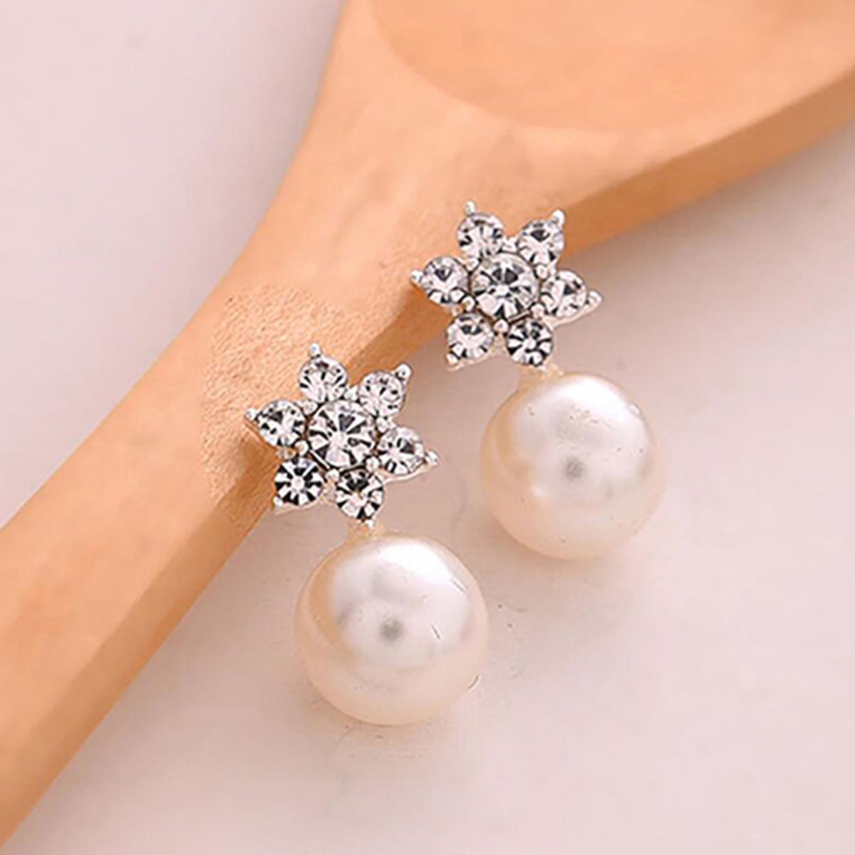 1 Pair Cute Snowflake Shape Faux Pearl Earring For Banquet-