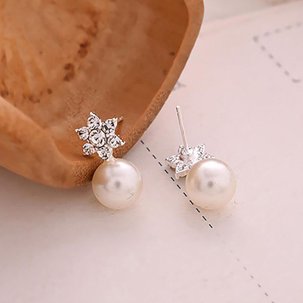 1 Pair Cute Snowflake Shape Faux Pearl Earring For Banquet-