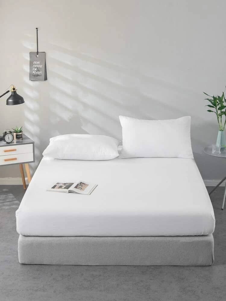 Fitted Sheet Mattress Protector + 2 Bed Pillows - White