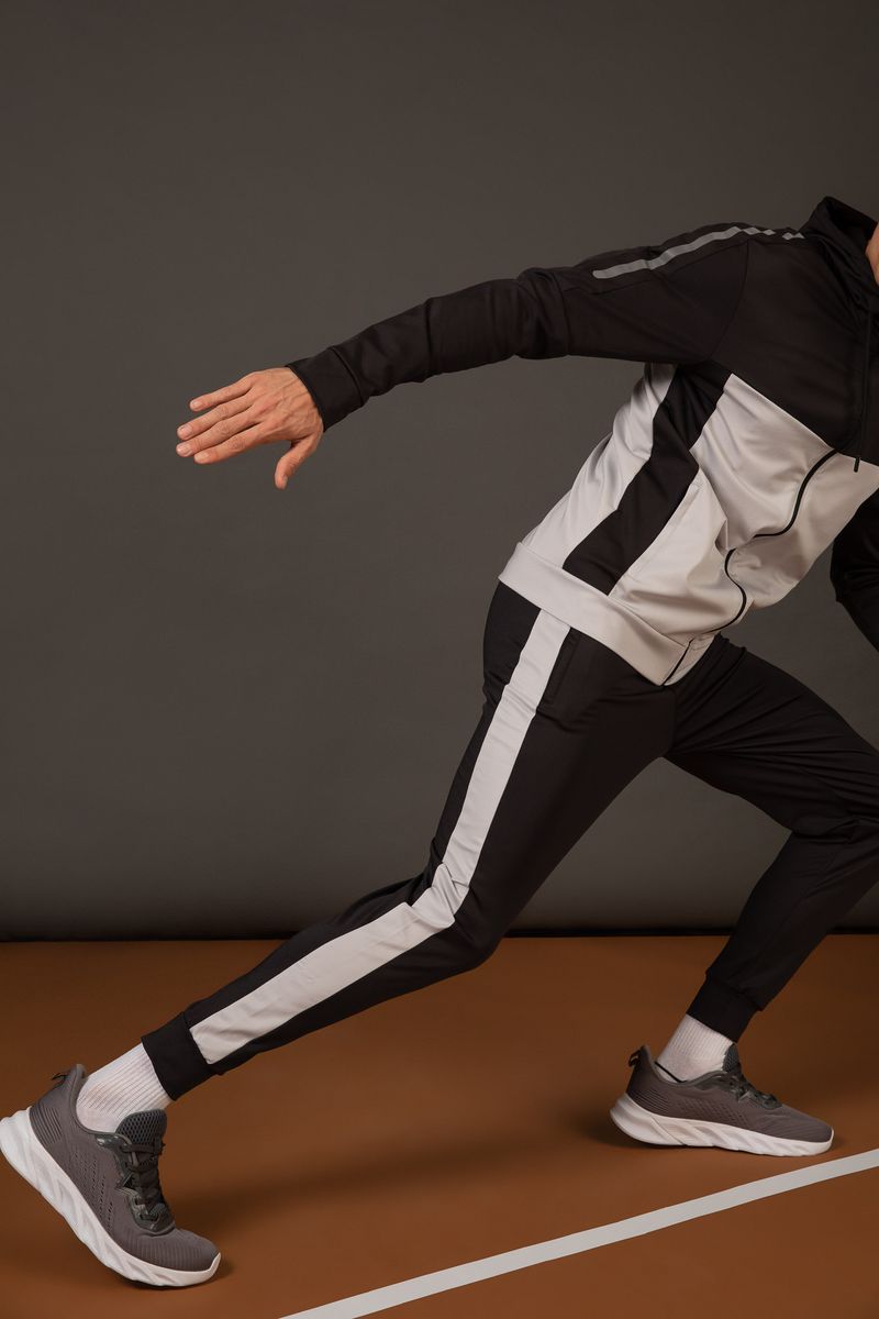Man - Slim Fit Knitted Bottom Jogger-Black