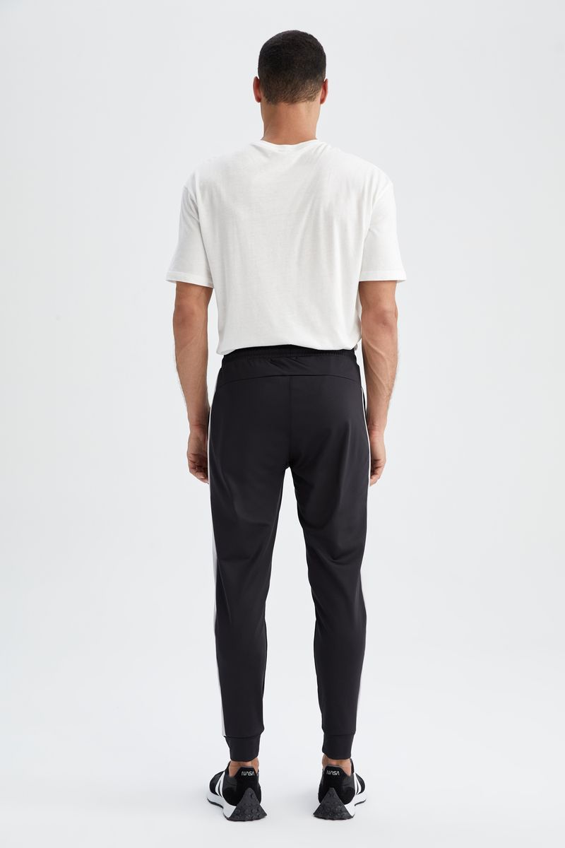 Man - Slim Fit Knitted Bottom Jogger-Black