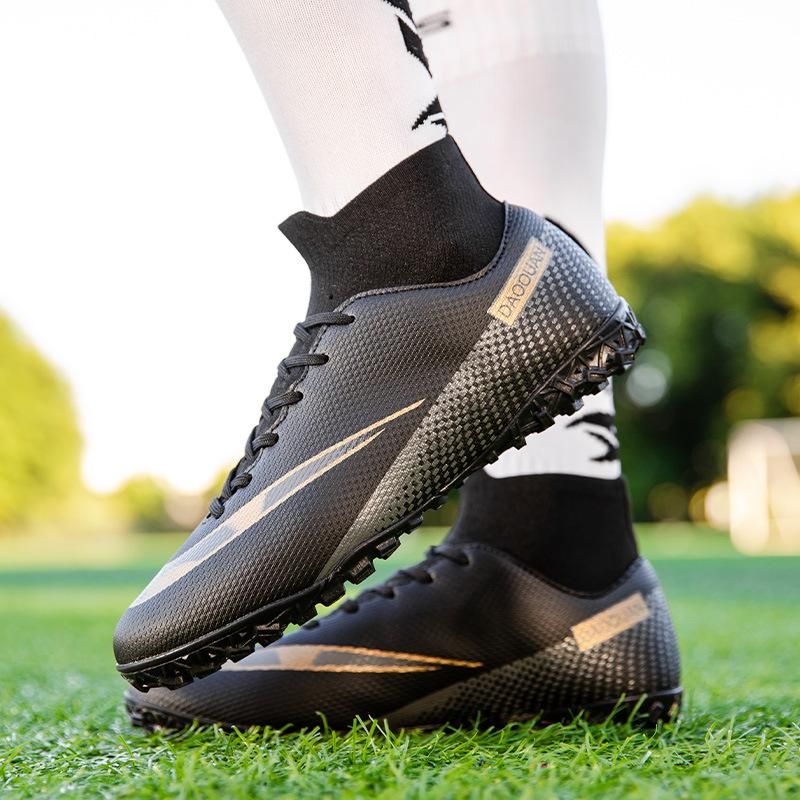 Universal Football Boots Oversized Short Stud Sneakers Black