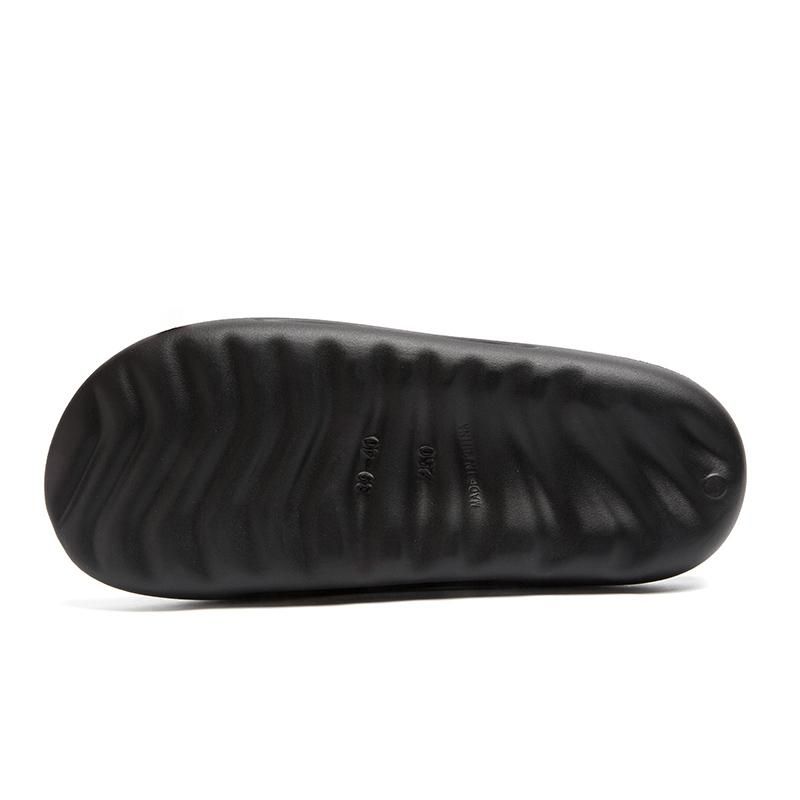 Beach Flip-flops Summer Men Slippers Massage Sandals Comfortable Men Casual Shoes Fashion Men Flip Flops Hot Sell Footwear