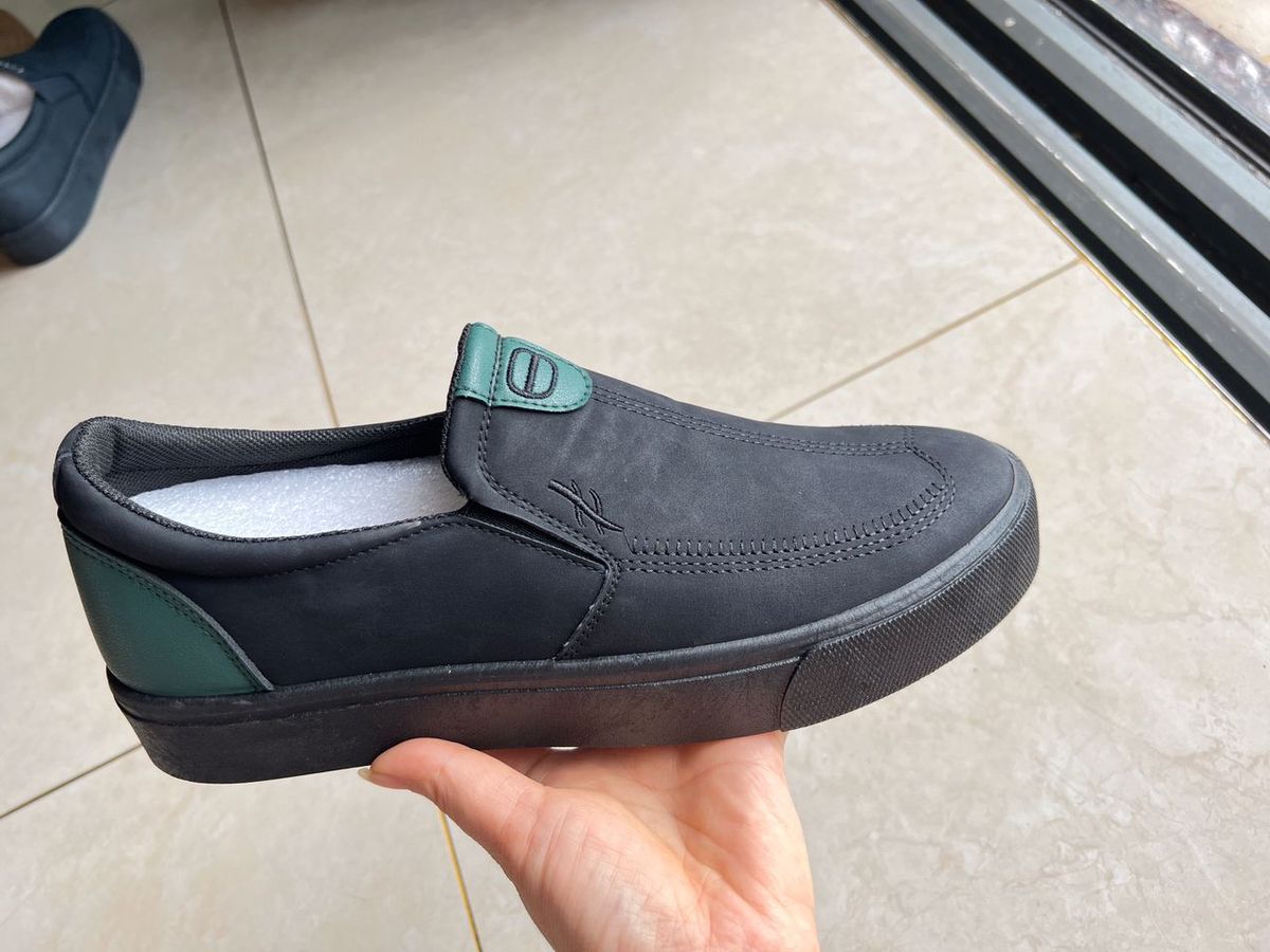 Men Slip-on Comfortable Sneakers Black