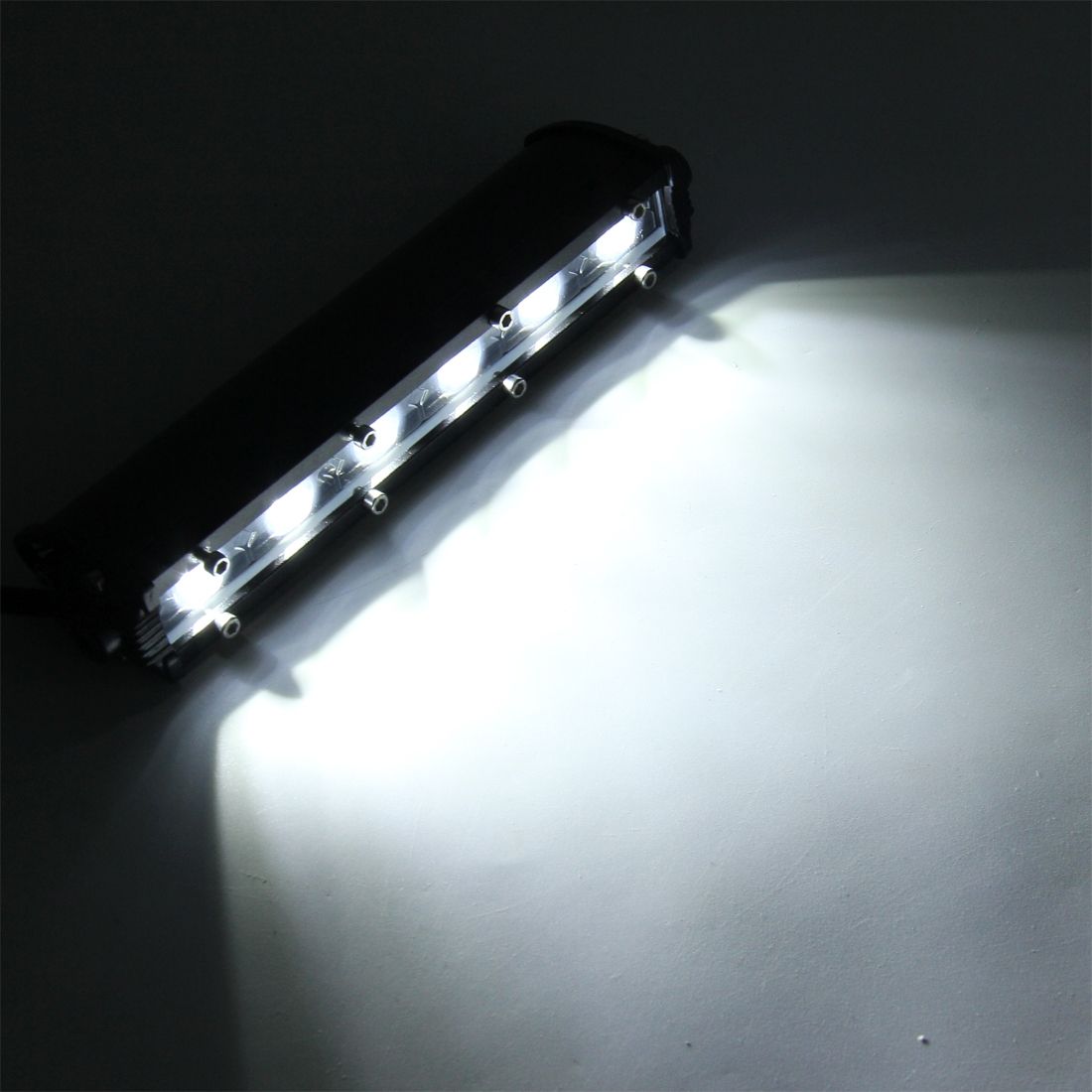DC 10-30V 18W 2300LM 6500K Waterproof Vehicle Car Boat Marine External Work Lights Emergency Lights 60 Degrees Adjustable Flood Light LED Car Bulbs With 6 Intense CREE LED Lights(White Light)