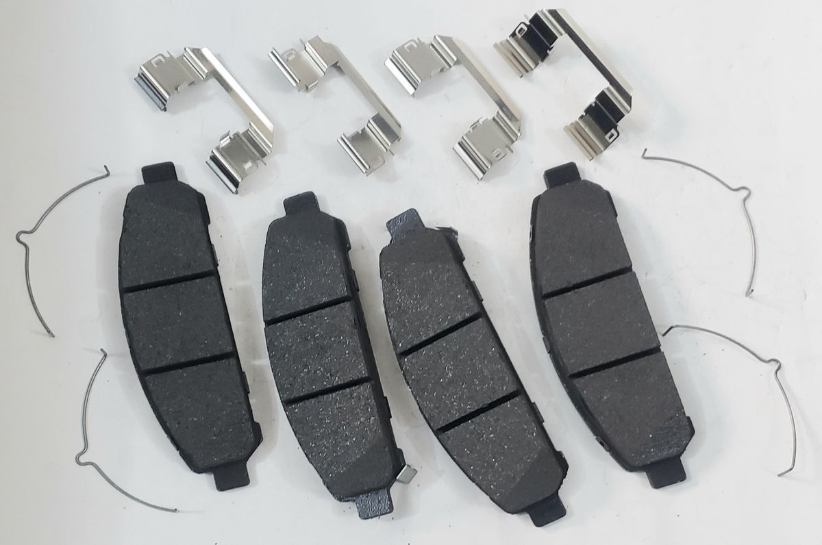 RAYBESTOS MGD 1401CH R-LINE CERAMIC FRONT BRAKE PAD SET