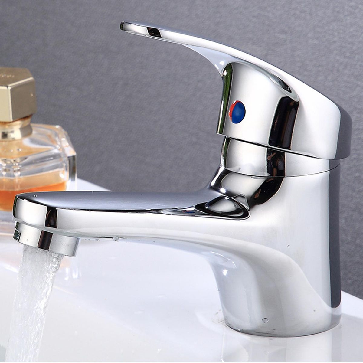 Bathroom Sink Faucet Single Handle Brass Kitchen Basin Faucet Ceramic Valve Hot & Cold Water Mixed Water Tap Polished Chrome With Hose