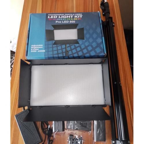 Rechargeable Led Light Kit Pro LED 600 + Batteries +Stand