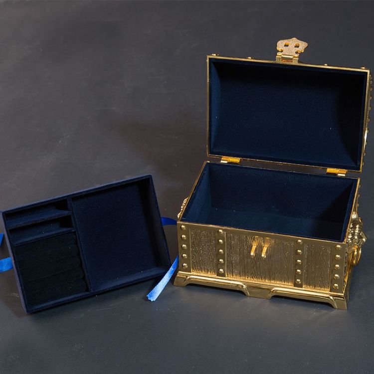 Ring Double-layer Jewel Box With Lock, Size: 17.5x13.5x12.5cm