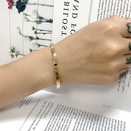 Girls Stainless Steel Love Bangle - Small Wrist - Gold