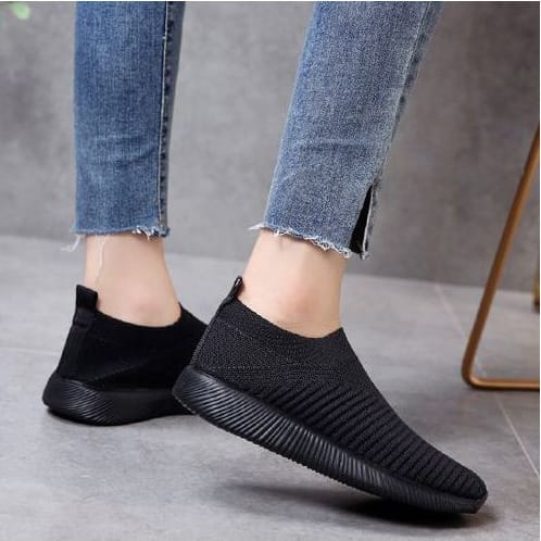 Women Comfy Breathable Sneakers  In Black